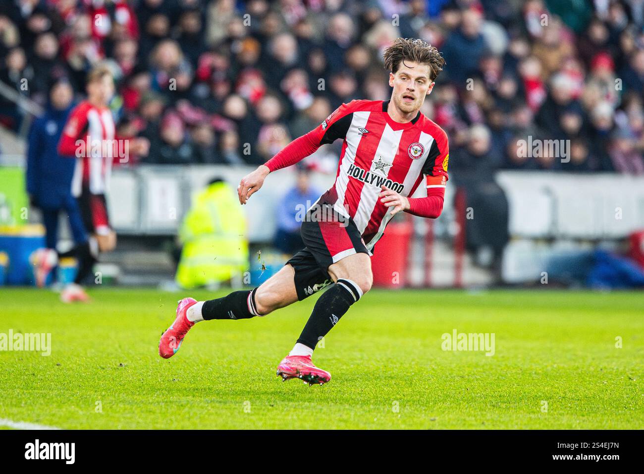 Mathias Jensen pressing in the FA Cup, Brentford FC VS Plymouth Argyle 11/01/25 Stock Photo