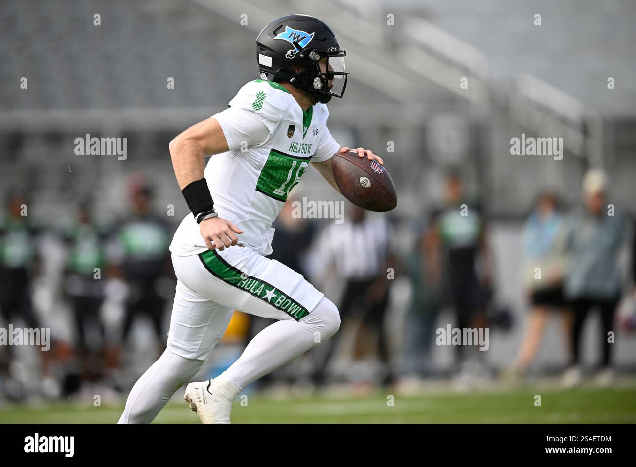 Team Kai quarterback Hunter Dekkers (16), of Iowa Western, scrambles