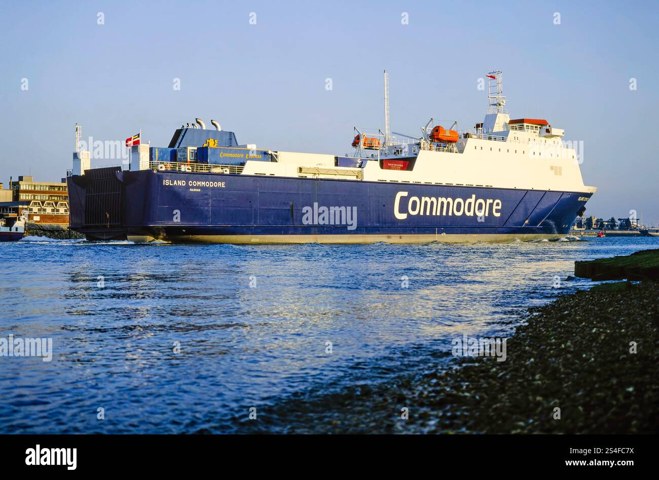 Cross island ferry hi-res stock photography and images - Alamy
