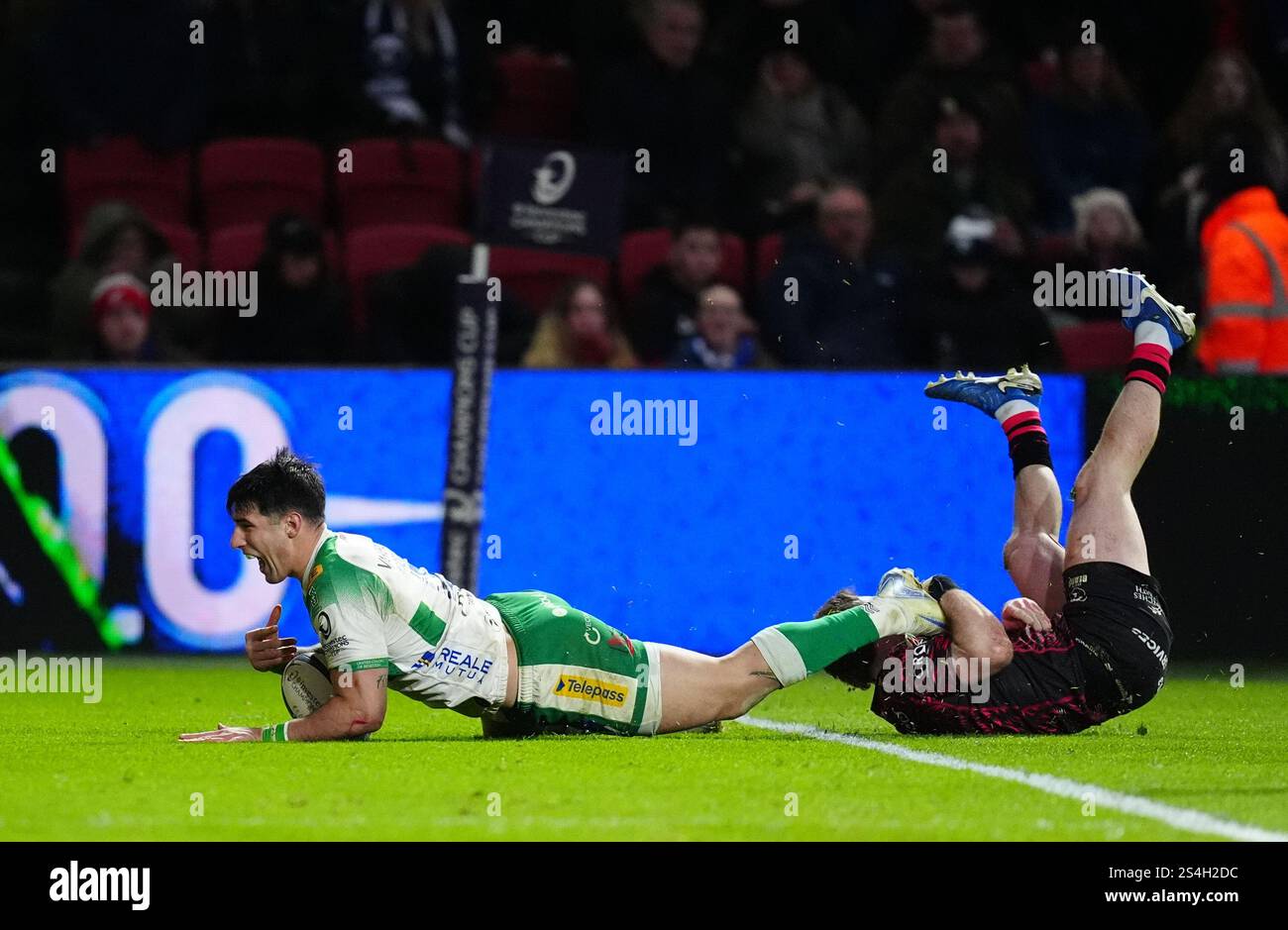 Benetton's Tommaso Menoncello scores a try during the Investec ...