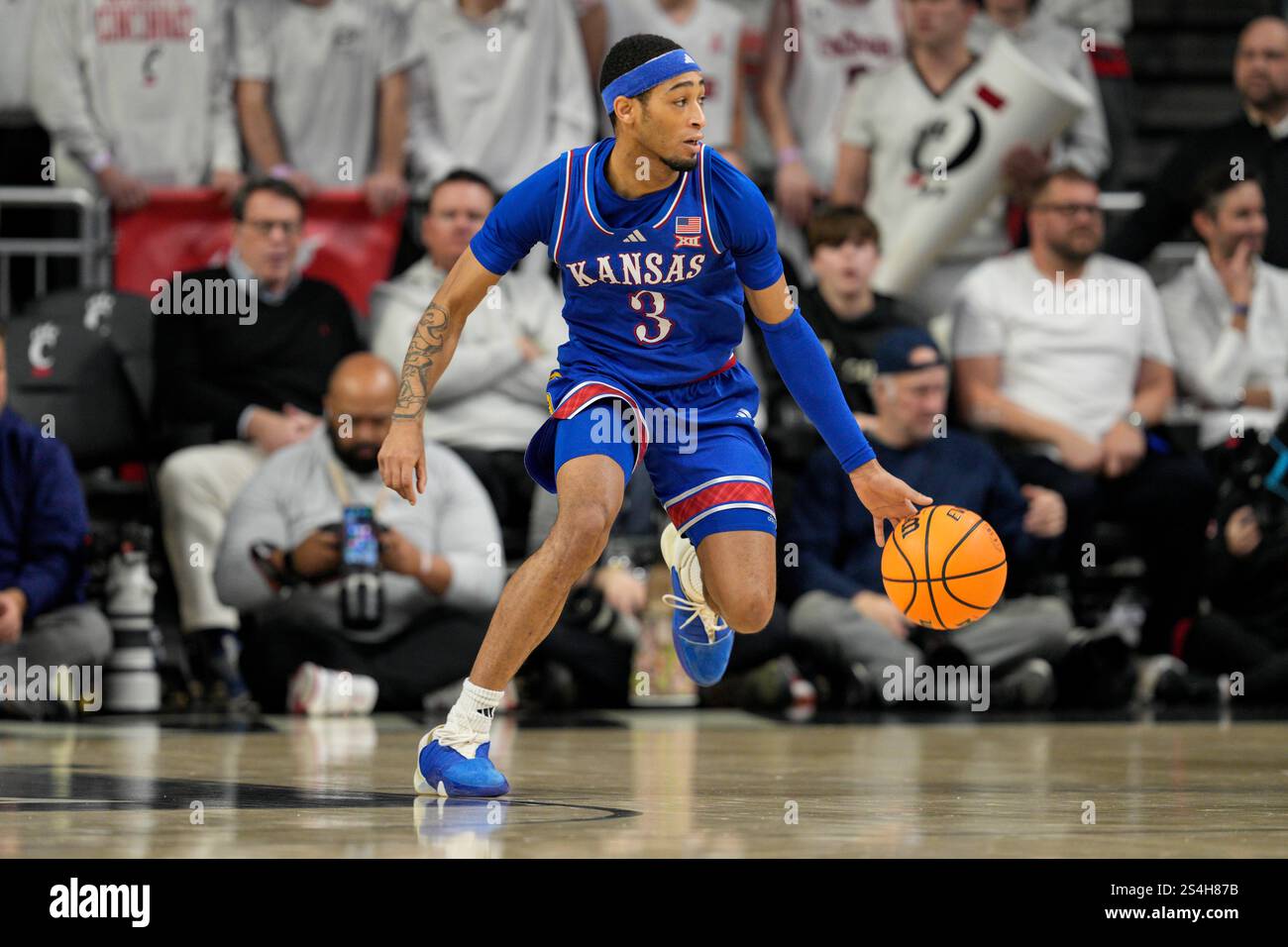 Kansas guard Dajuan Harris Jr. (3) dribbles during an NCAA college ...