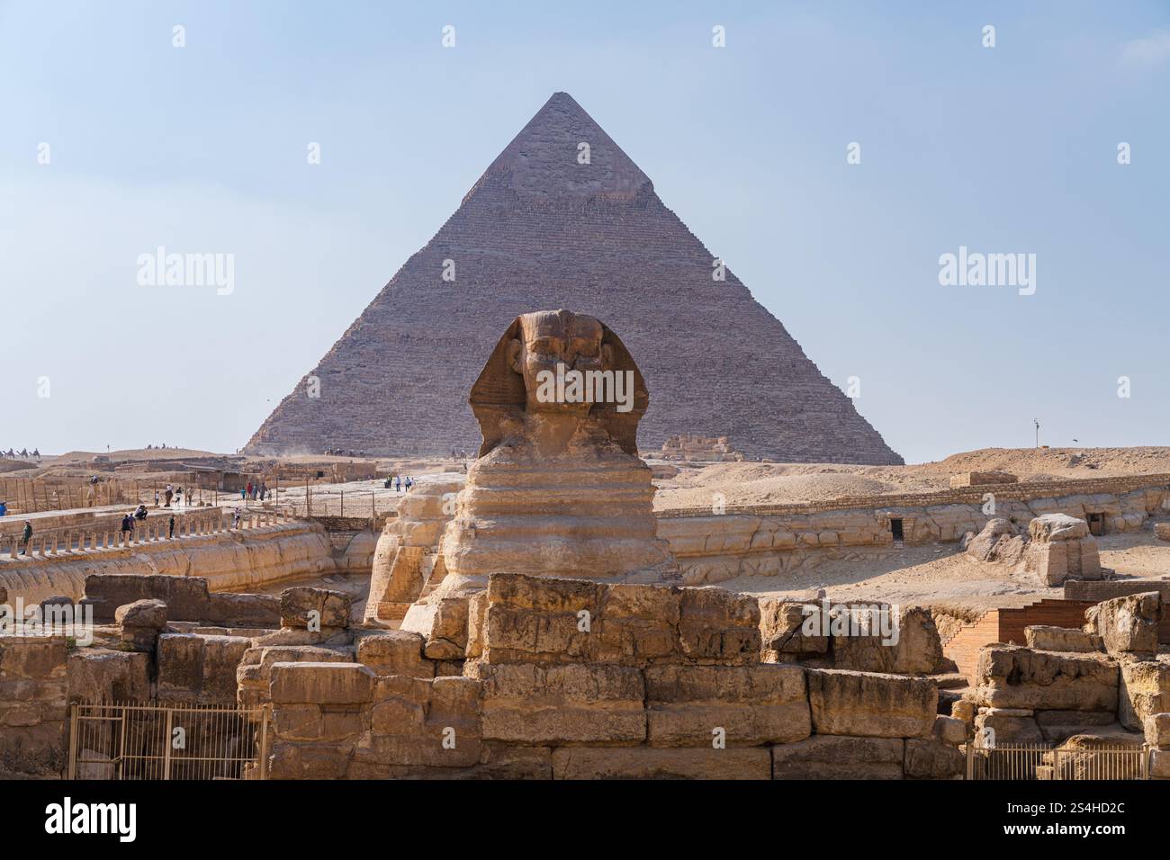 Pyramid of Khafre or of Chephren with cladding at the top behind the ...