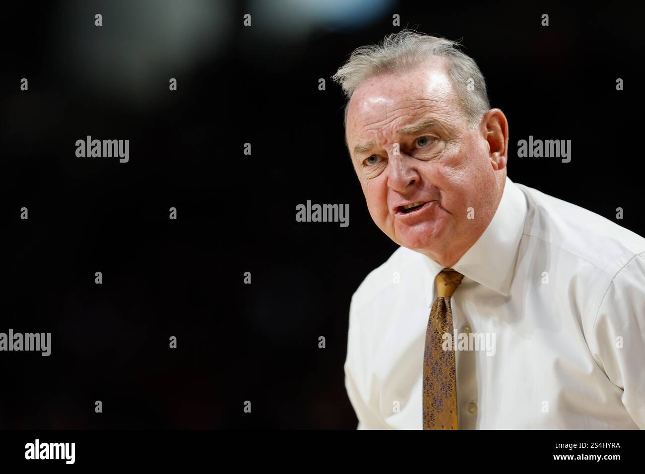 Texas head coach Vic Schaefer argues a call during the second half of ...