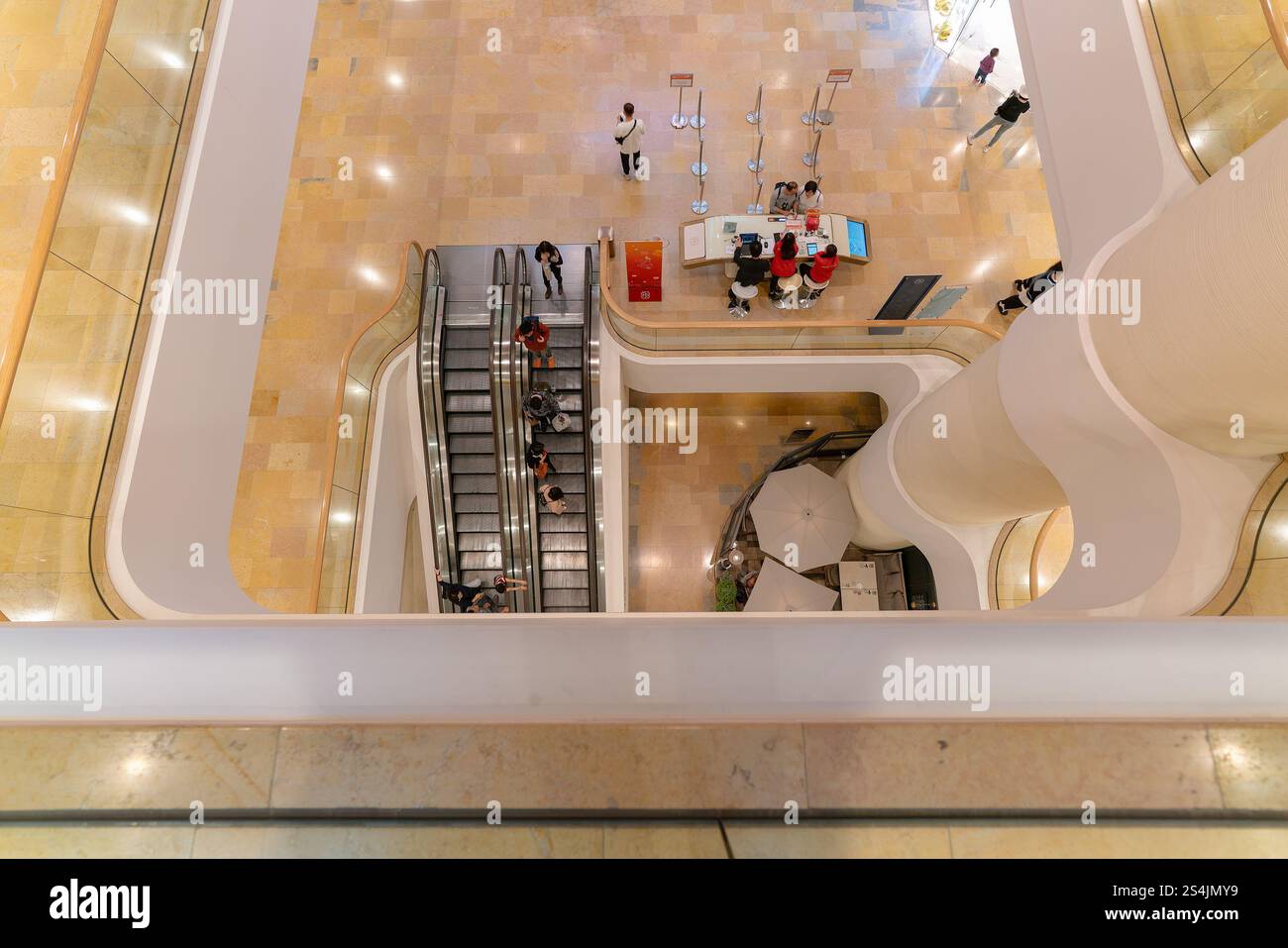 Hong kong shopping mall service hi-res stock photography and images - Alamy