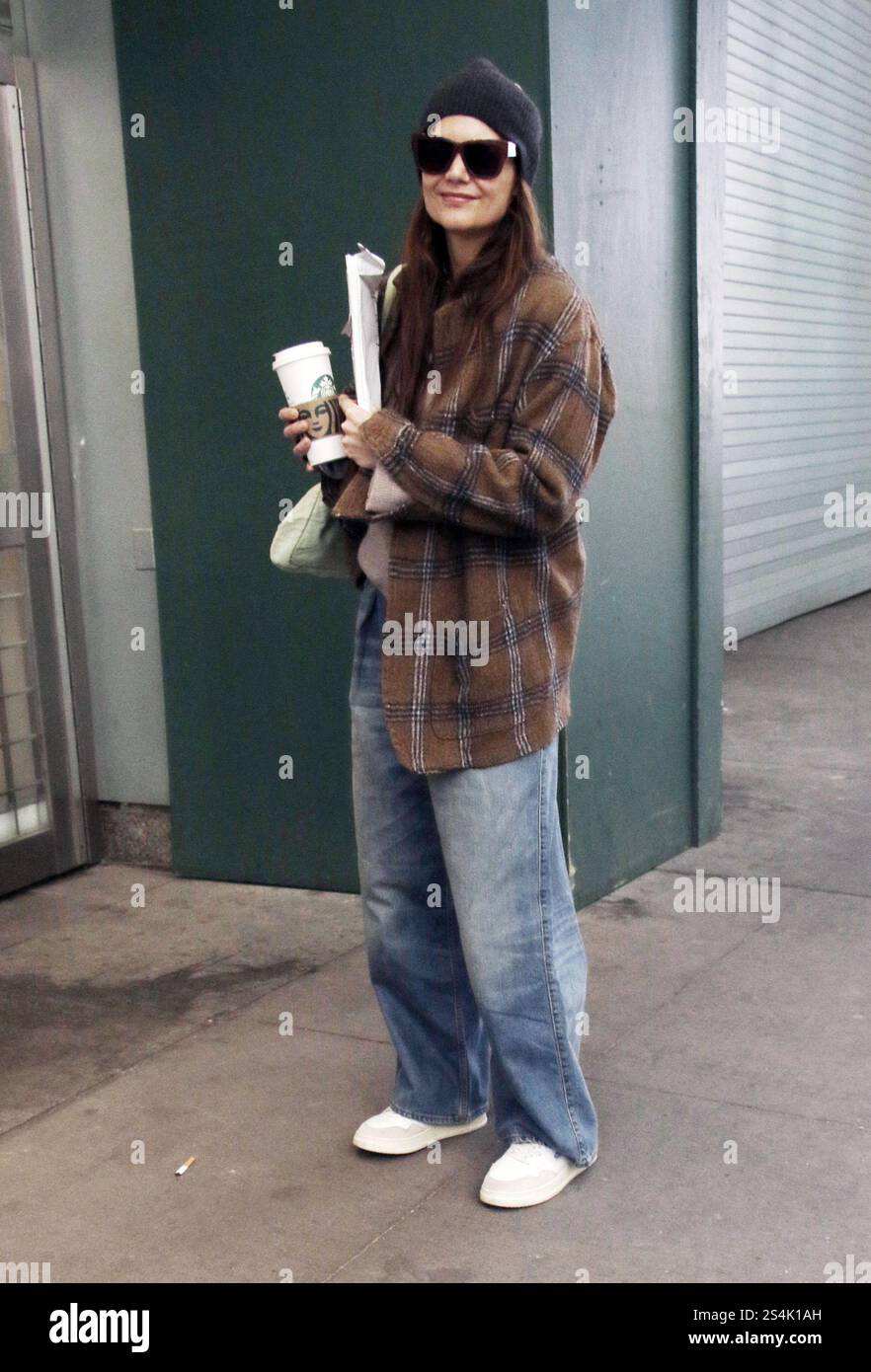 New York NY USA 12th Jan 2025 Katie Holmes Seen In New York City New York Ny Usa 12th Jan 2025 Katie Holmes Seen In New York City On January 12 2025 Credit Rwmedia Punchalamy Live News 2S4K1AH