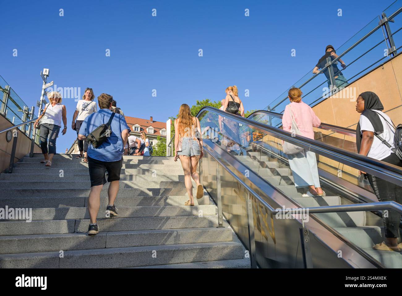 Treppe, U-Bahnhof Marienplatz, Stuttgart, Baden-Württemberg, Deutschland *** Stairs, Marienplatz underground station, Stuttgart, Baden Württemberg, Germany Stock Photo