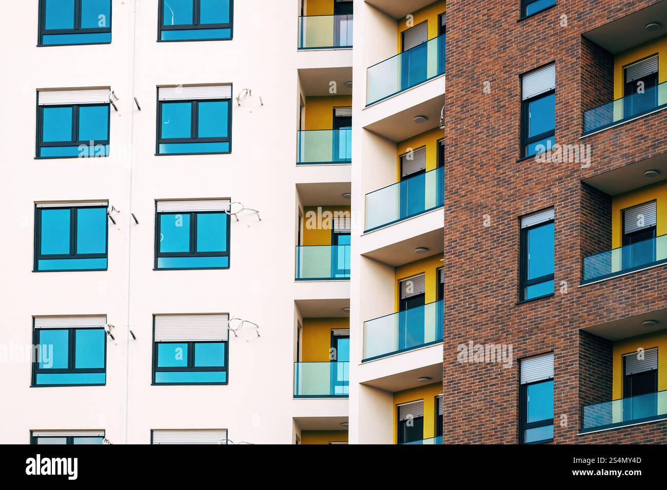 Low rise apartment complex hi-res stock photography and images - Alamy