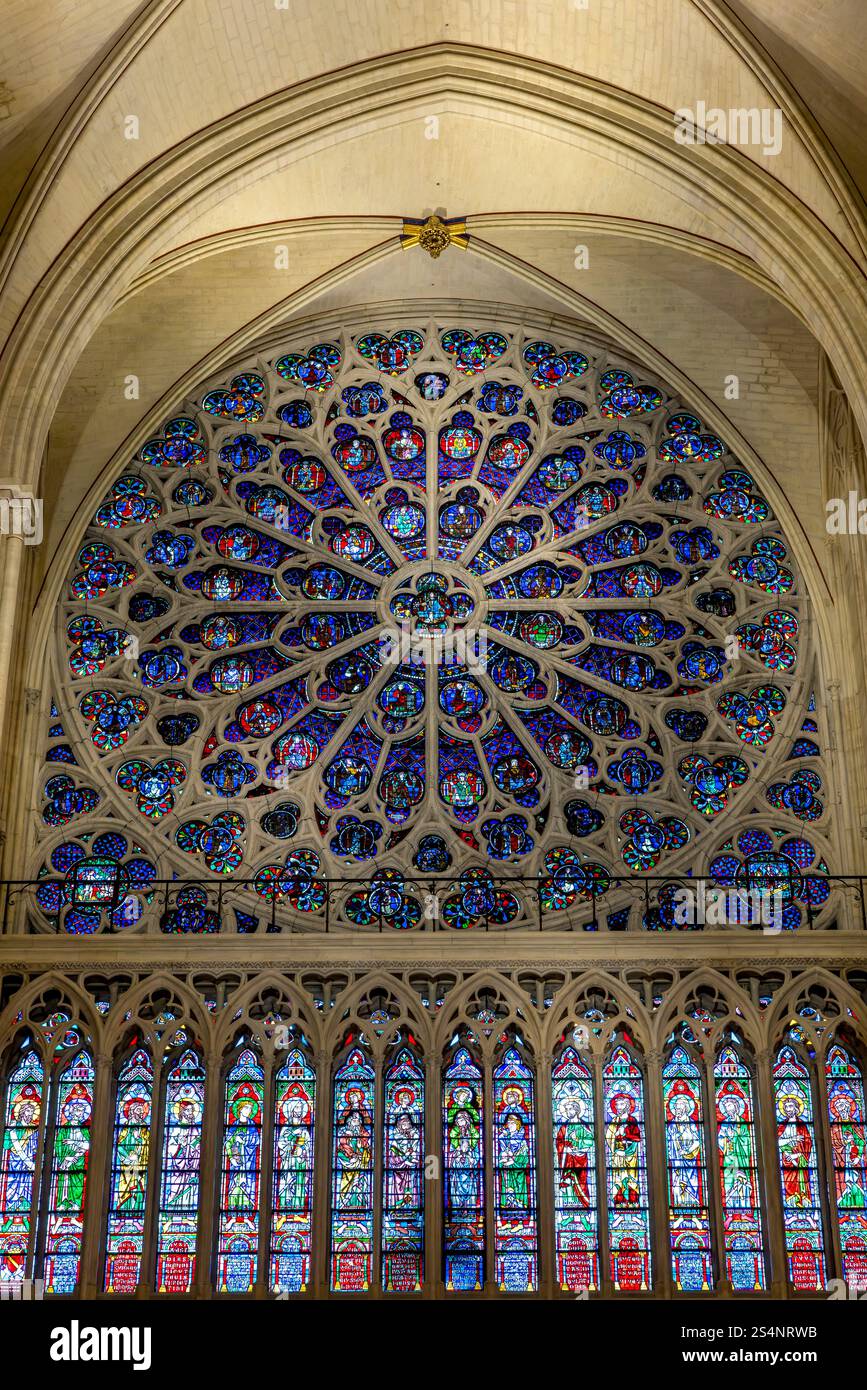 Rose Window T-Shirt Catherine Notre Dame Gothic Cathedral Rose Window T-Shirt Catherine Notre Dame Gothic Cathedral