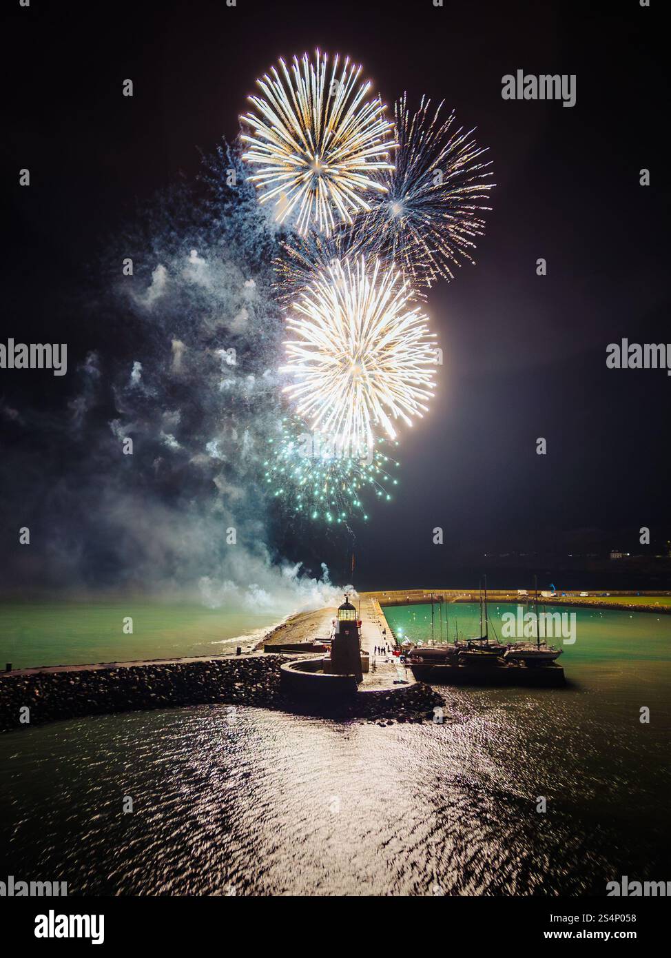 New Year's Eve 2024 fireworks display over Howth Lighthouse organised ...