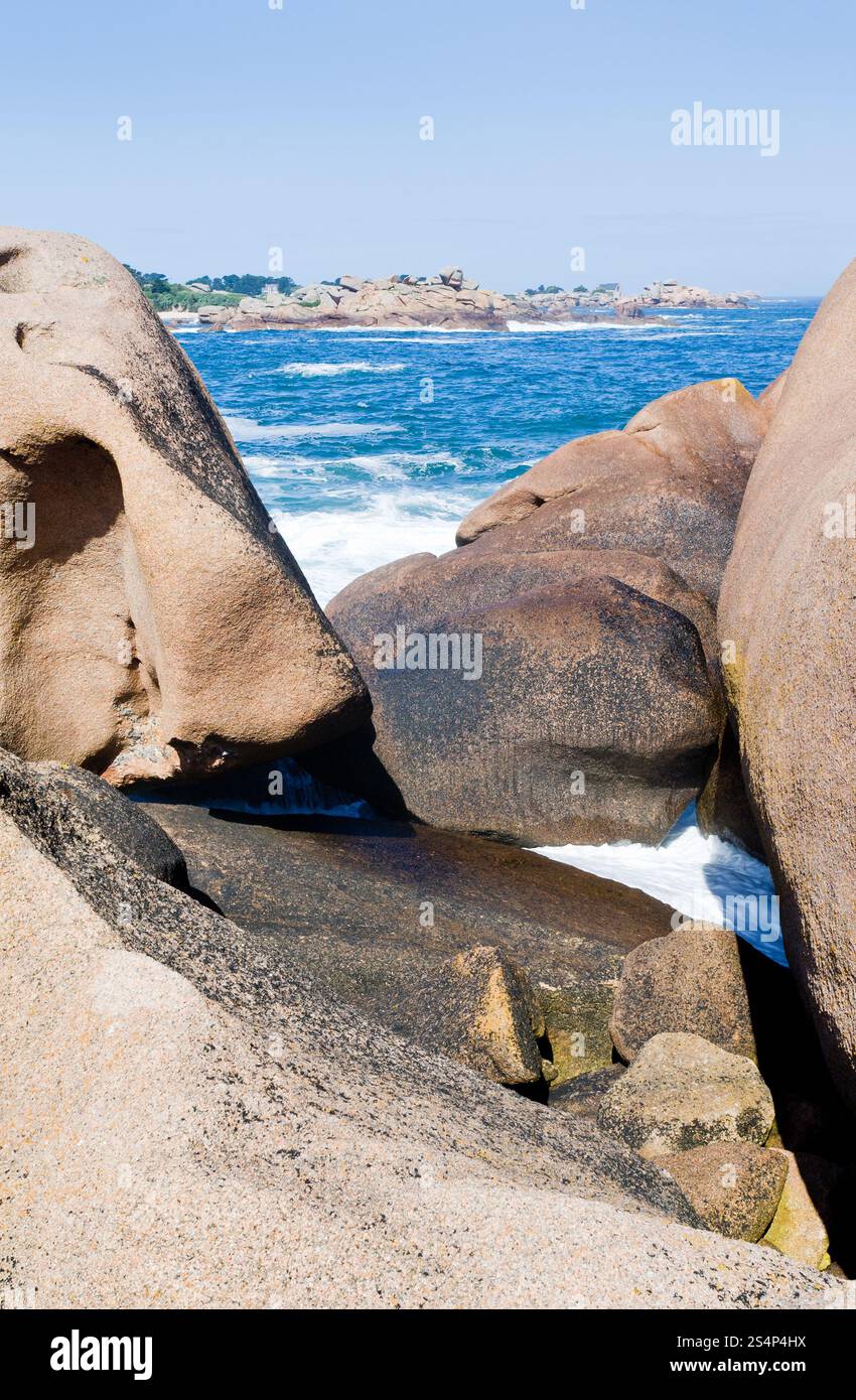 Pink Rocks France Cote de la granite rose hi-res stock photography and images - Alamy