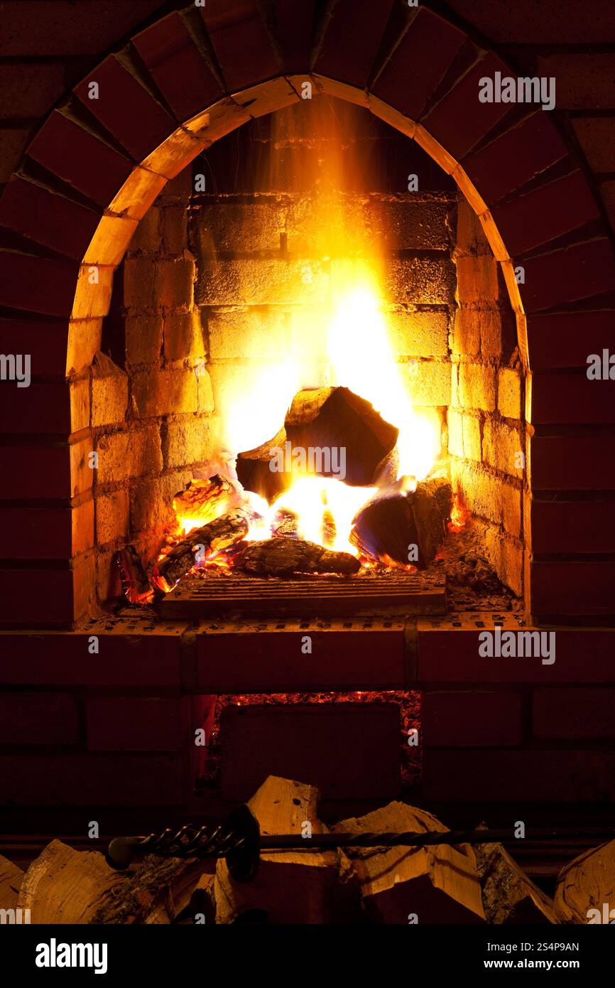 Fire burning in fireplace home hi-res stock photography and images - Alamy
