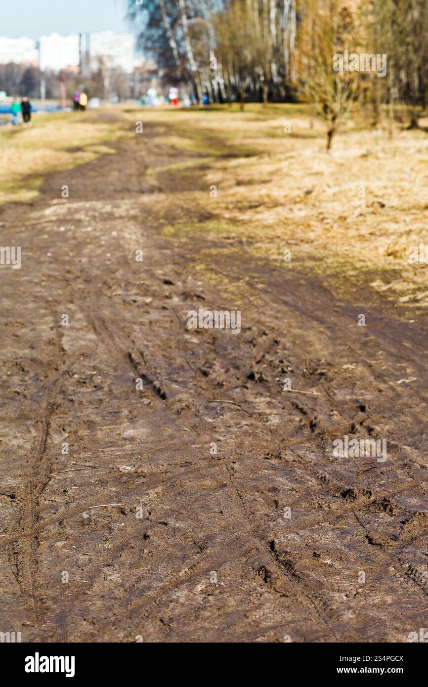 dirt walk way in urban park in spring day Stock Photo - Alamy