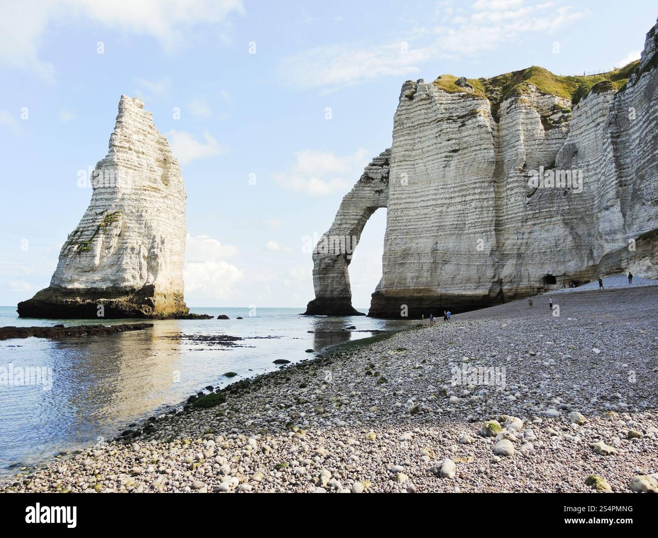 view-of-cliffs-with-arch-on-english-channel-beach-of-eretrat-cote-d