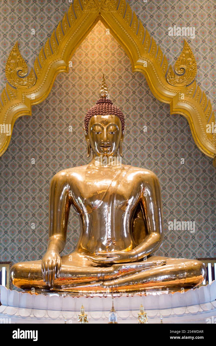 The Gold Buddha at the Temple Wat Traimit in the China Town of Bangkok ...