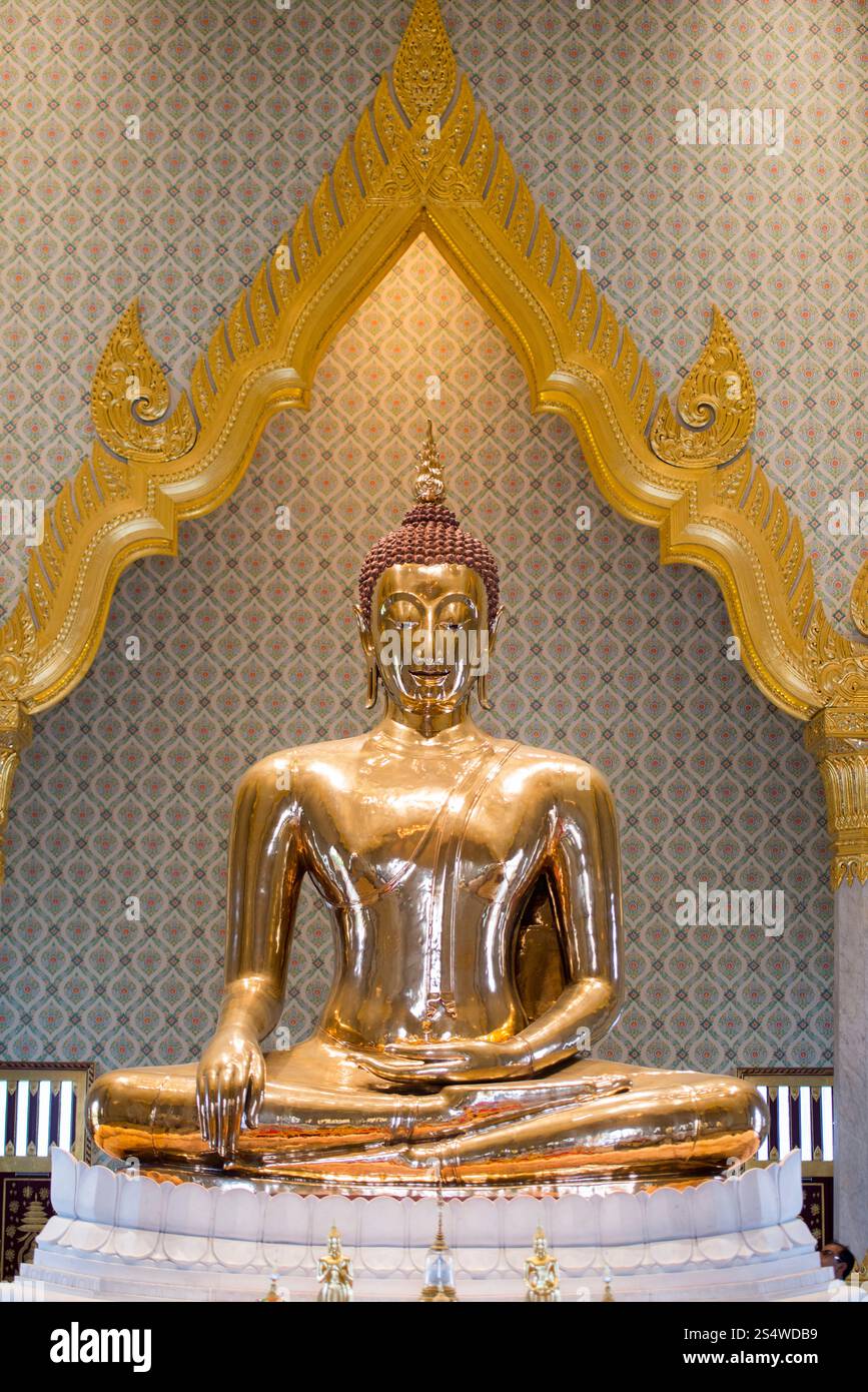 The Gold Buddha at the Temple Wat Traimit in the China Town of Bangkok ...