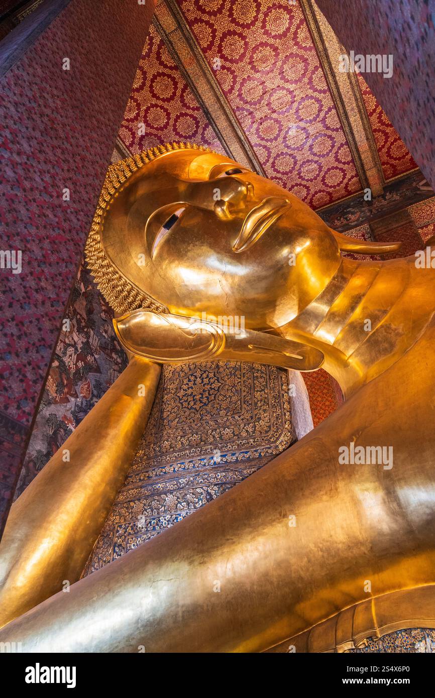 Wat Pho - The Temple of the Reclining Buddha in Bangkok Stock Photo - Alamy