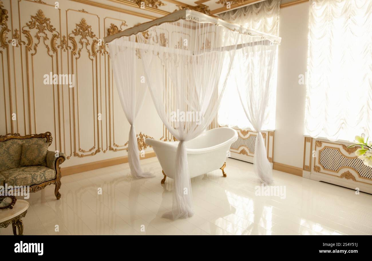Luxury bathroom hi-res stock photography and images - Alamy, image size:1300x913
