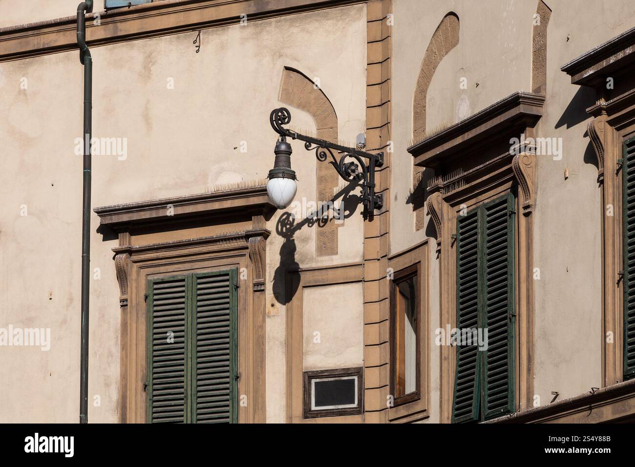 travel to Italy - facade of medieval house in Florence city Stock Photo ...