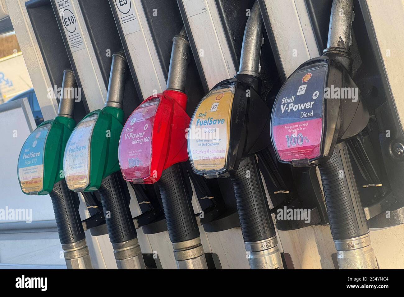 Zapfsaeule mit den verschiedenen Treibstoffen,Benzinsorten,Diesel,Super ...