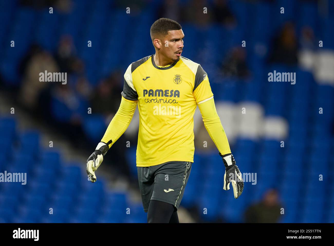 Luiz Junior of Villarreal CF warms up prior to the LaLiga EA Sports