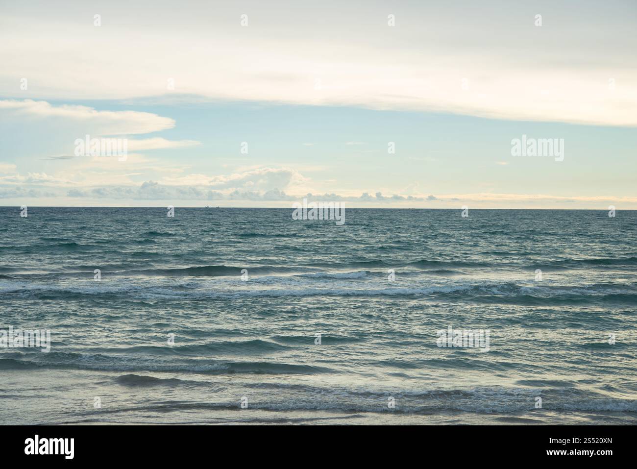 Ocean sky blue hi-res stock photography and images - Alamy