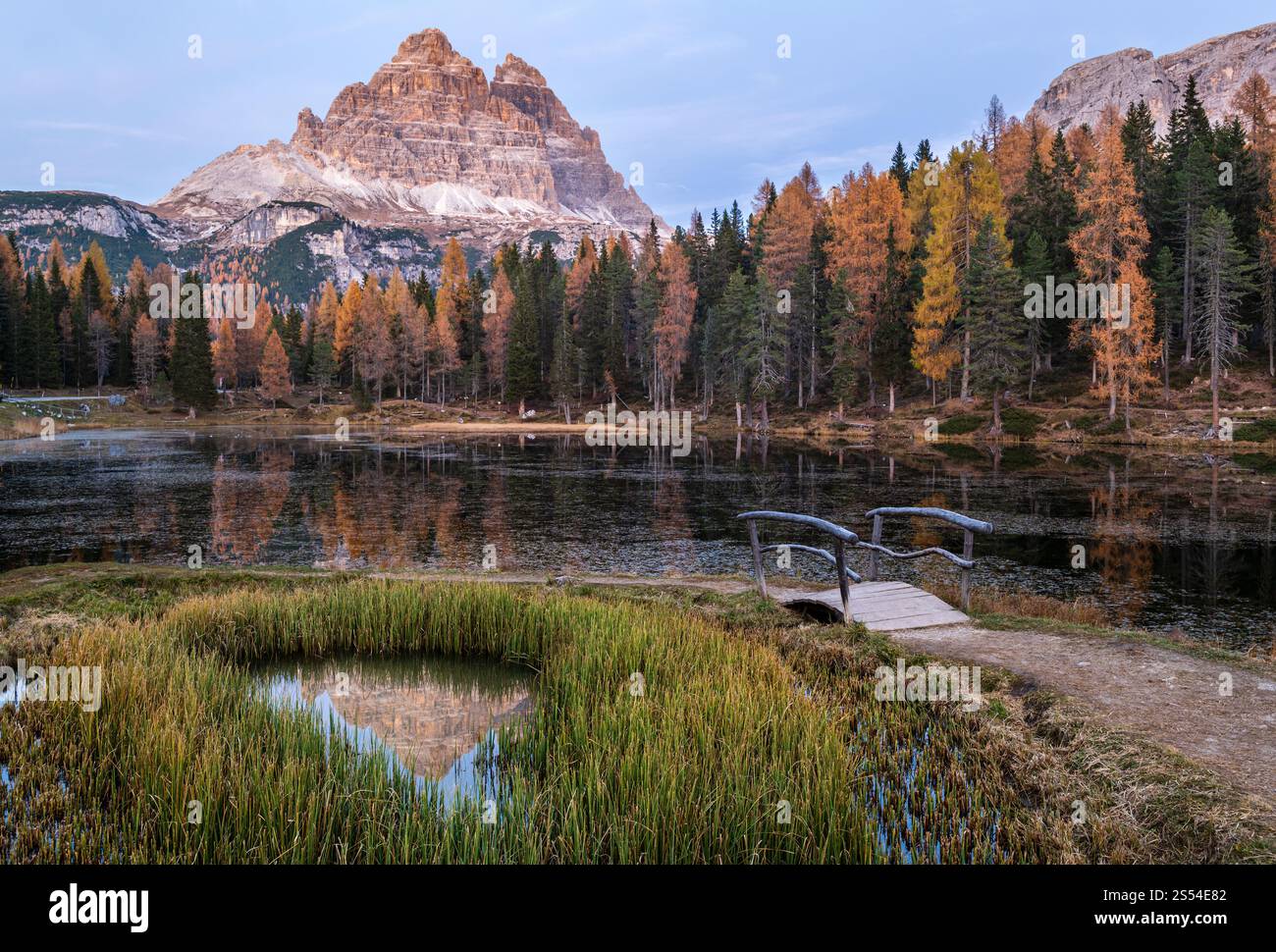 beautiful-autumn-evening-lake-antorno-and-three-peaks-of-lavaredo-lago