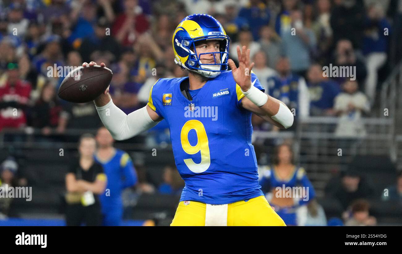 Los Angeles Rams quarterback Matthew Stafford (9) throws against the