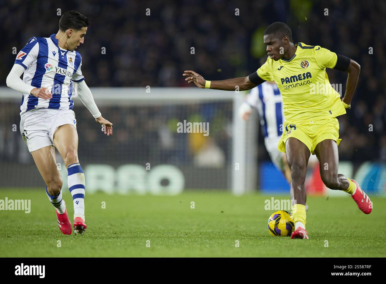 Thierno Barry of Villarreal CF and Nayef Aguerd of Real Sociedad during