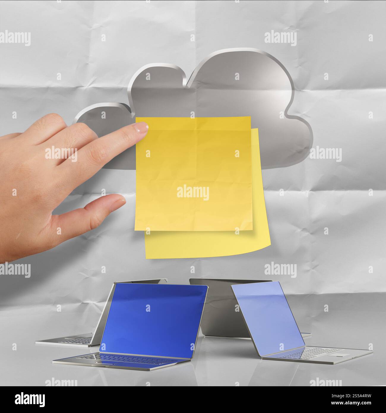 sticky note with Cloud computing word on crumpled paper background as concept Stock Photo