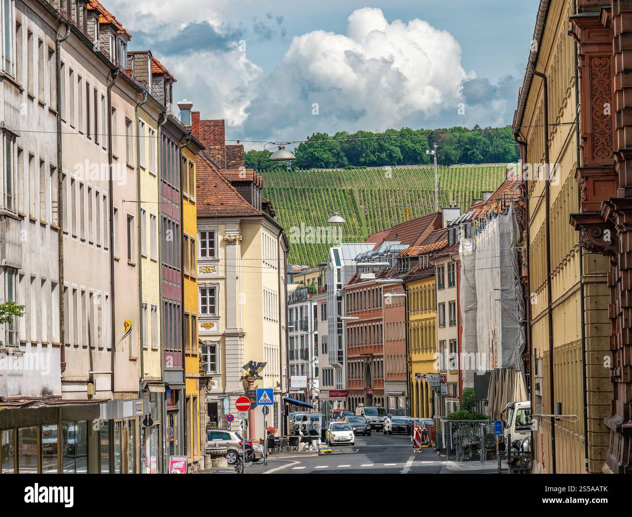 Bustling sidewalks hi-res stock photography and images - Alamy