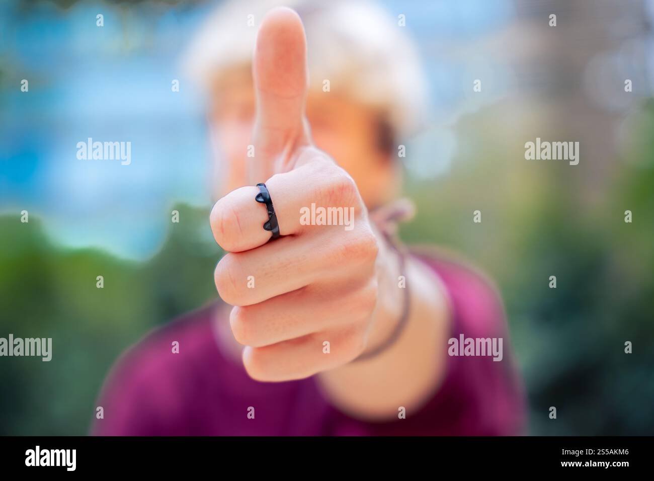 Hand gesture thumbs up hi-res stock photography and images - Alamy