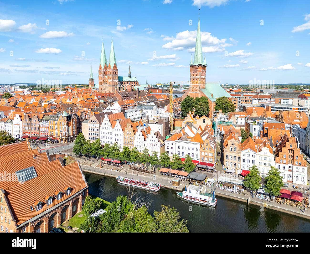 Lübecker Altstadt mit Fluss Trave Luftbild in der Hansestadt Lübeck ...