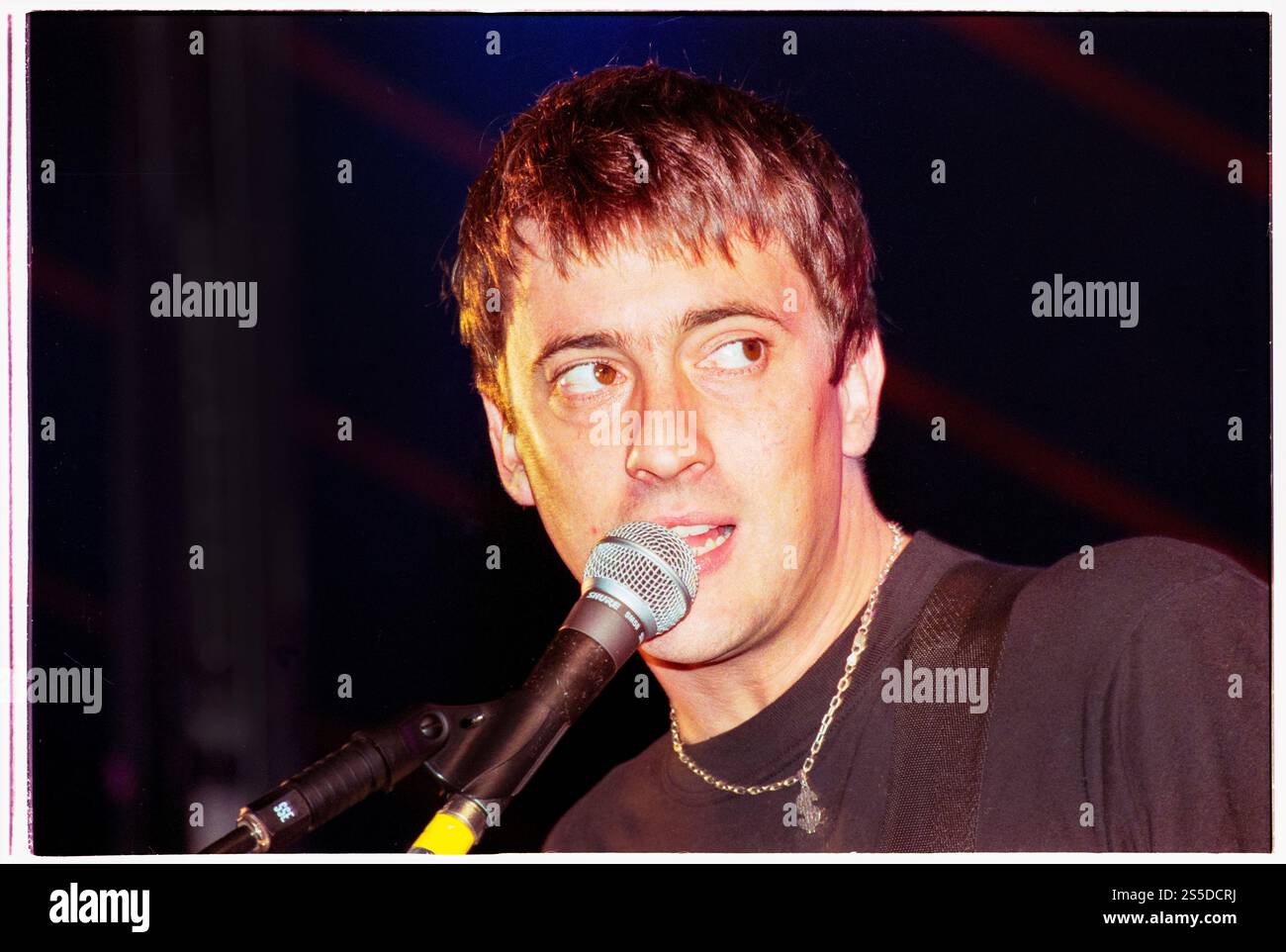 GRAHAM COXON, SOLO, READING FESTIVAL, 2000: Graham Coxon from Blur playing a Fender Telecaster solo on the Melody Maker Stage at Reading Festival on 26 August 2000. Photo: Rob Watkins.  INFO: Graham Coxon, known for his role as Blur's guitarist, embarked on a successful solo career marked by eclectic and experimental music. Albums like "Happiness in Magazines" and "A+E" showcased his unique songwriting, blending alternative rock, folk, and punk influences, establishing him as a distinctive solo artist. Stock Photo