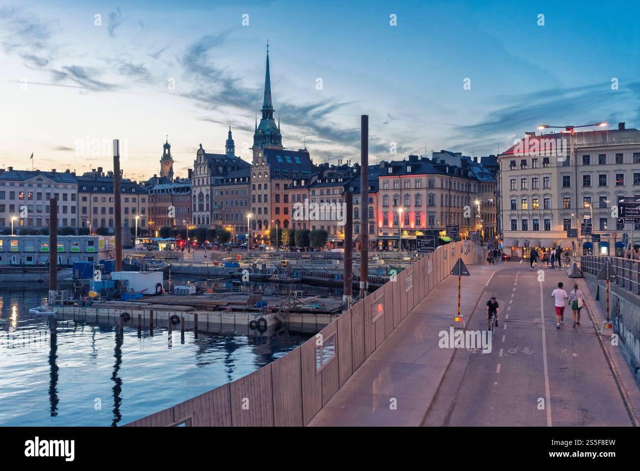 bustling-waterfront-city-hi-res-stock-photography-and-images-alamy