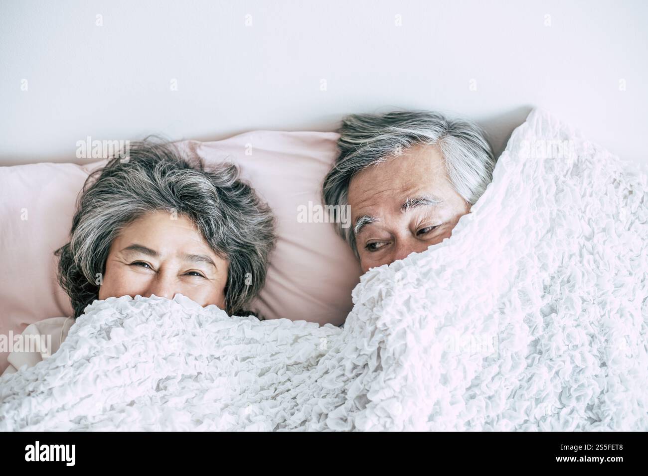 Man and woman in bed together hi-res stock photography and images - Alamy