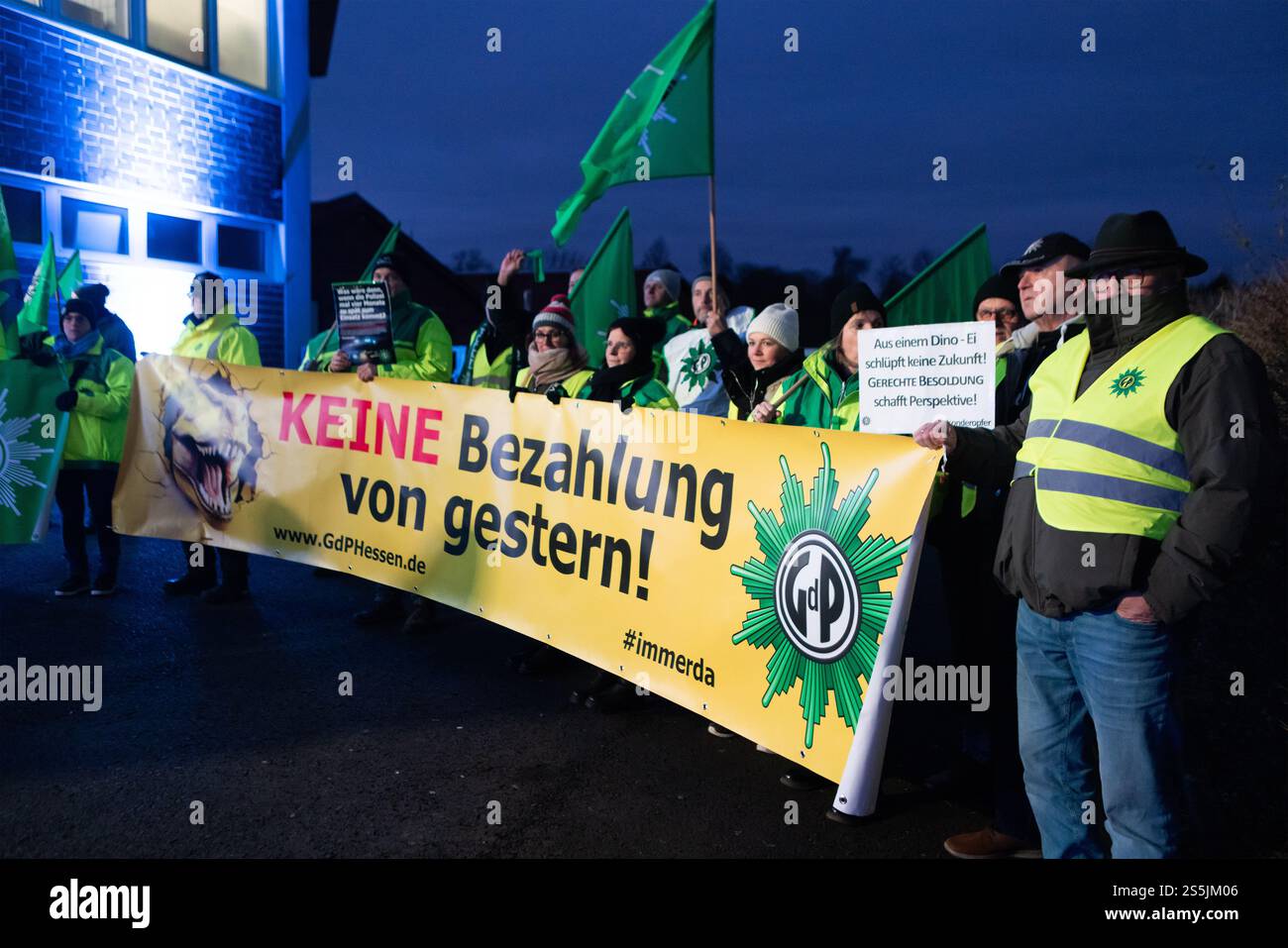 Alsfeld, Germany. 14th Jan, 2025. Representatives of the Hesse Police ...