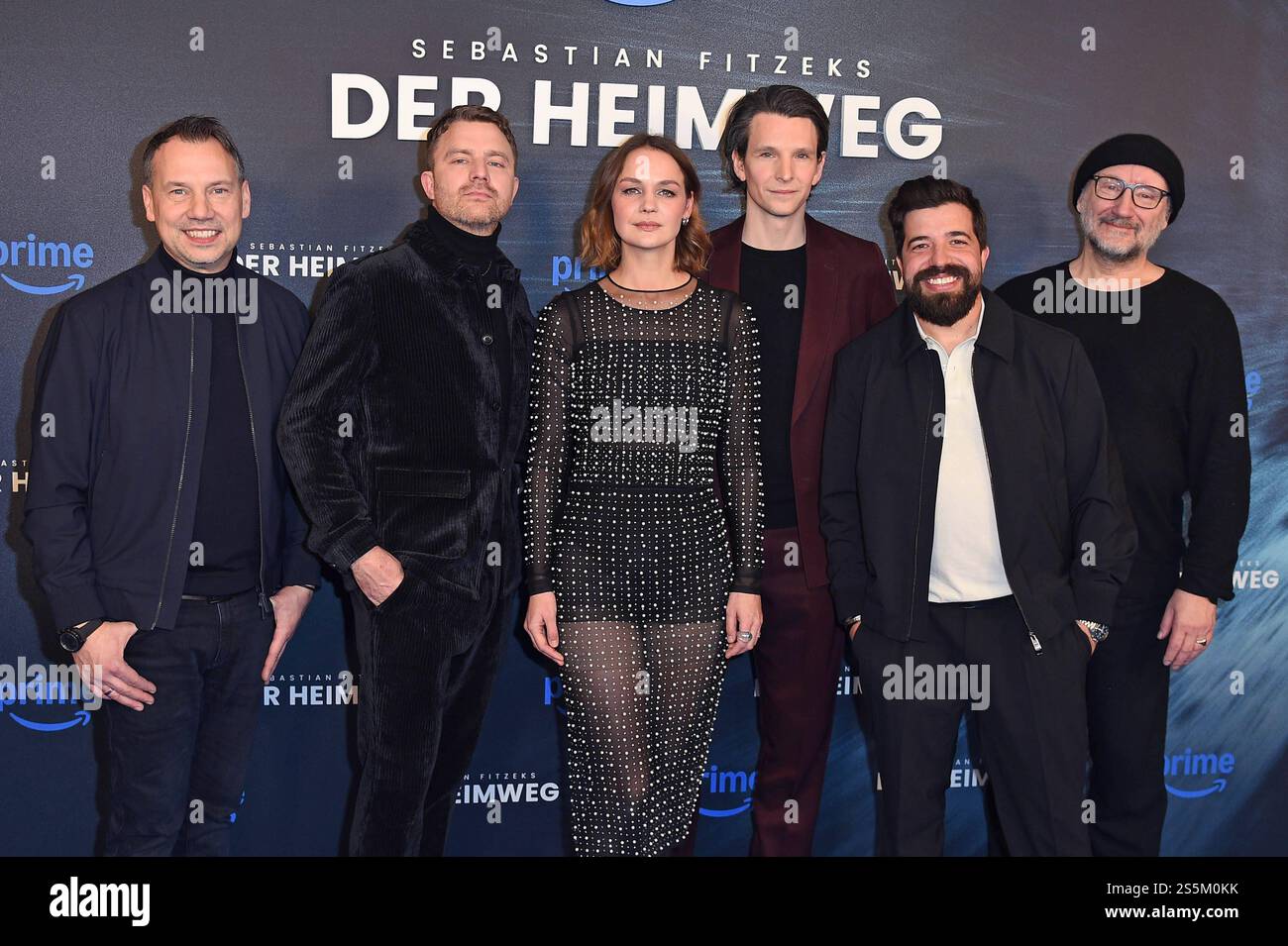 Sebastian Fitzek, Friedrich Mücke, Luise Heyer, Sabin Tambrea, Adolfo J. Kolmerer, Rainer Bock bei der Premiere von Sebastian Fitzeks DER HEIMWEG im Delphi Filmpalast in Berlin am 14.01.2025 *** Sebastian Fitzek, Friedrich Mücke, Luise Heyer, Sabin Tambrea, Adolfo J Kolmerer, Rainer Bock at the premiere of Sebastian Fitzeks DER HEIMWEG at the Delphi Filmpalast in Berlin on 14 01 2025 Stock Photo