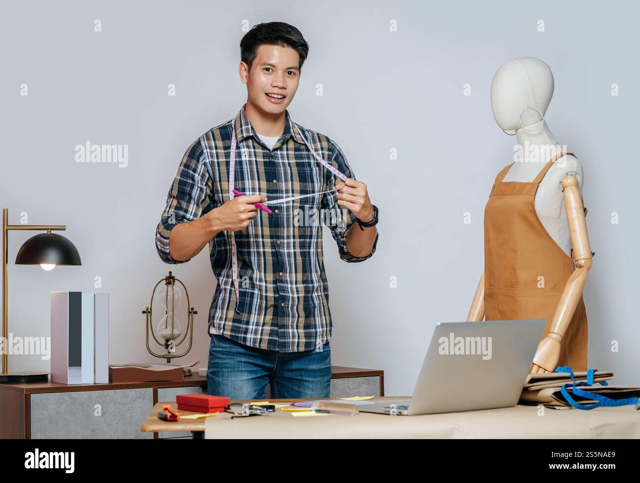 Mans tailor taking measurements clothes hi-res stock photography and ...