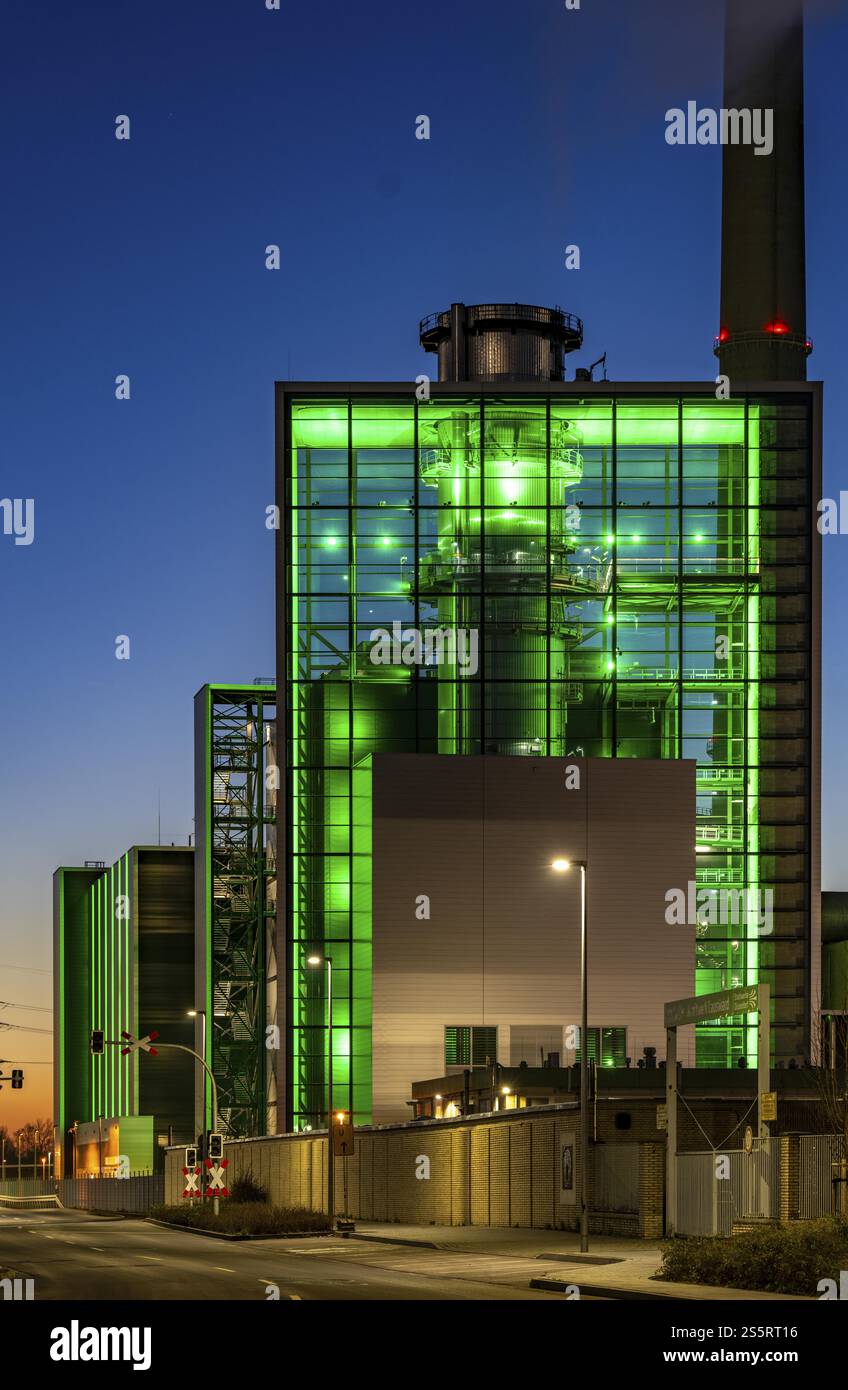 The Lausward combined heat and power plant in Duesseldorf, gas and ...