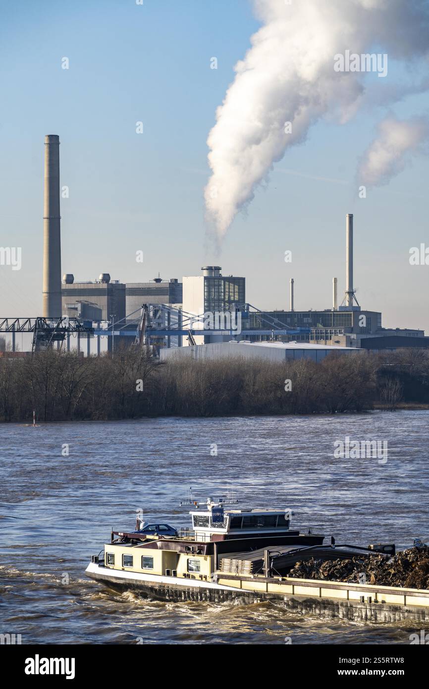 The Lausward combined heat and power plant in Duesseldorf, gas and ...