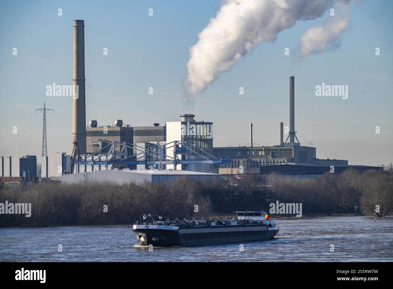 The Lausward combined heat and power plant in Duesseldorf, gas and ...