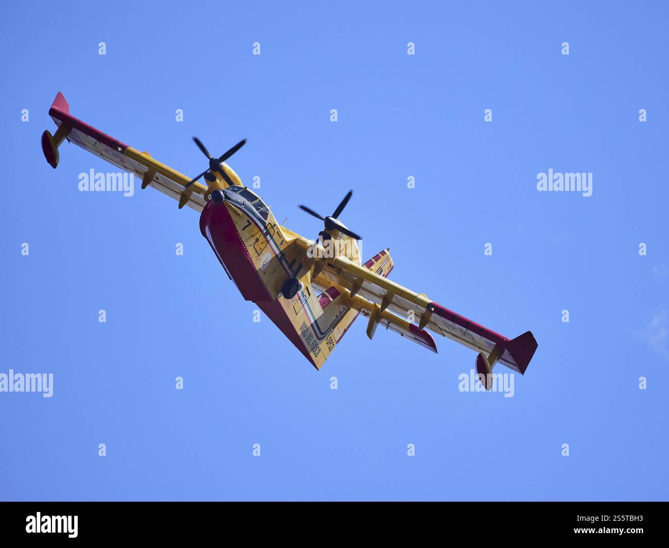 Firefighters work in aircraft hi-res stock photography and images - Alamy