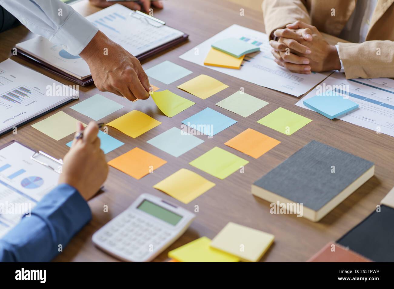 Business People brainstorming Meeting Design Ideas use post it notes to ...
