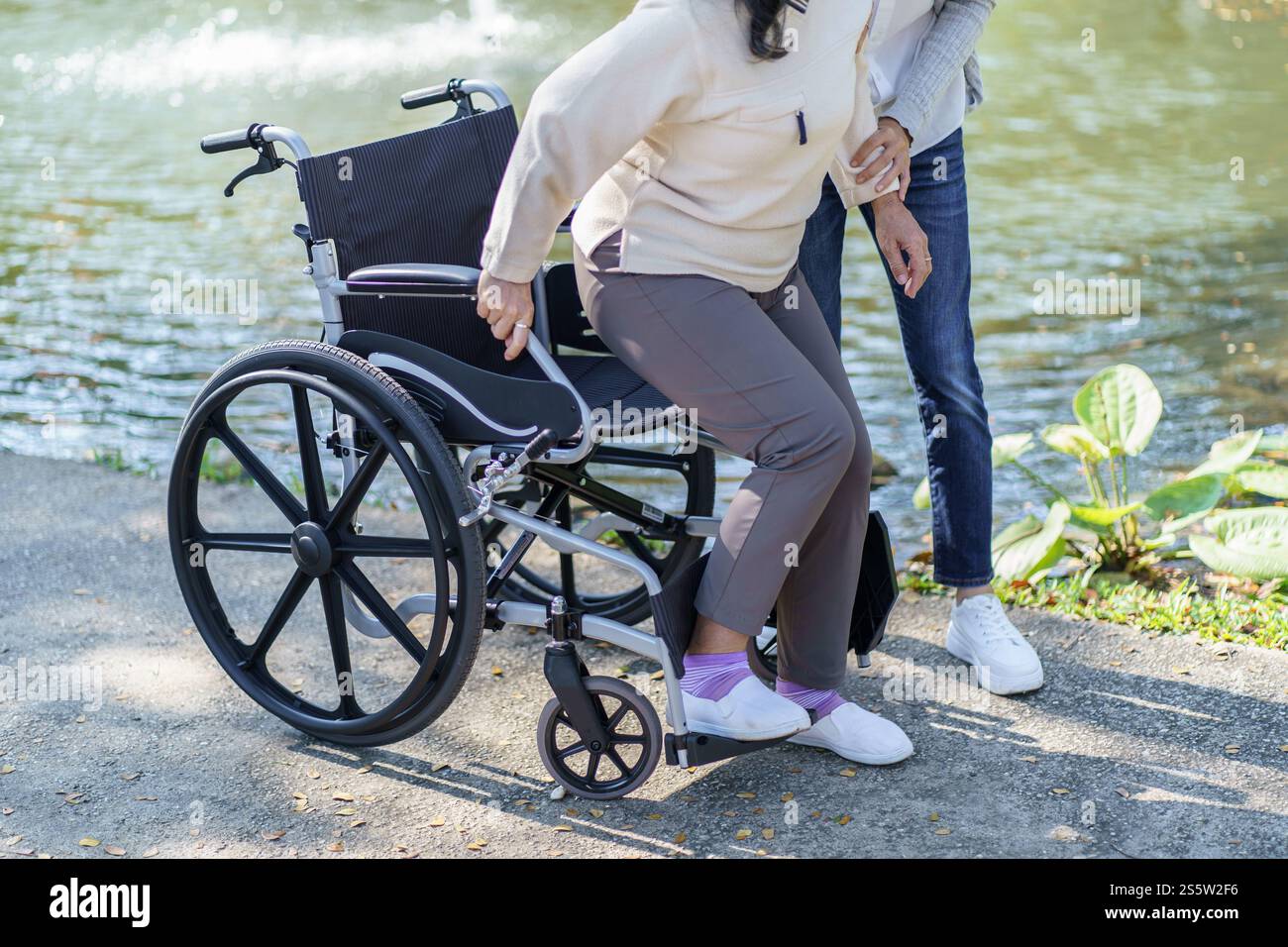 Woman in wheelchair hi-res stock photography and images - Alamy