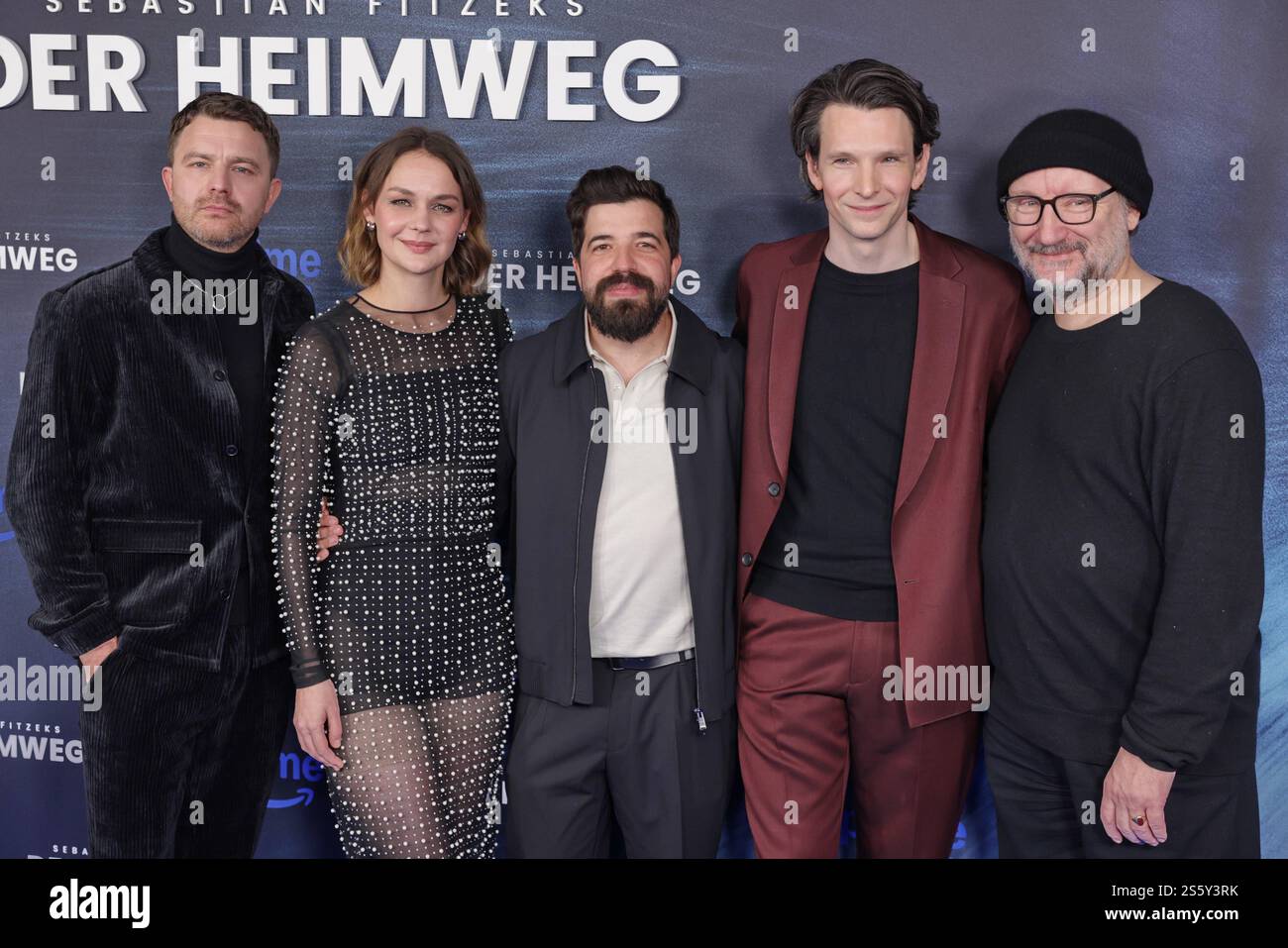 14.01.2025, Friedrich Muecke, Luise Heyer, Adolfo J. Kolmerer, Sabin Tambrea und Rainer Bock zur Premiere von Sebastian Fitzek - Der Heimweg, Delphi-Filmpalast am Zoo Kino, Berlin, Berlin *** 14 01 2025, Friedrich Muecke, Luise Heyer, Adolfo J Kolmerer, Sabin Tambrea and Rainer Bock at the premiere of Sebastian Fitzek Der Heimweg, Delphi Filmpalast am Zoo Kino, Berlin, Berlin Stock Photo