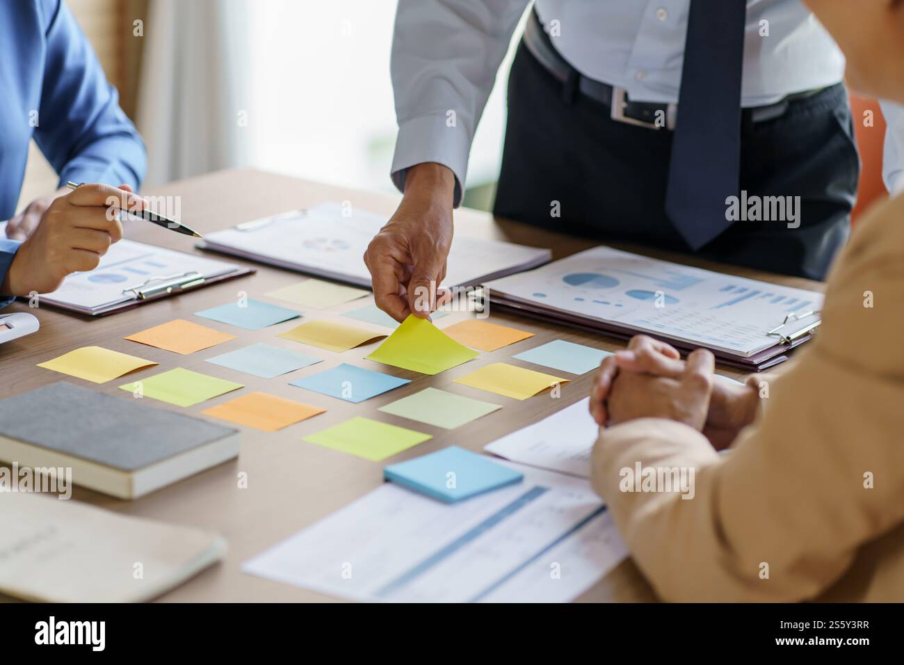 Business People brainstorming Meeting Design Ideas use post it notes to ...