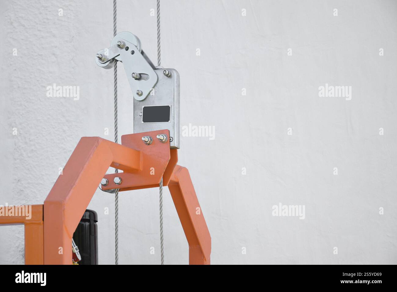 Safety lock as part of suspended wire rope platform for facade works on ...