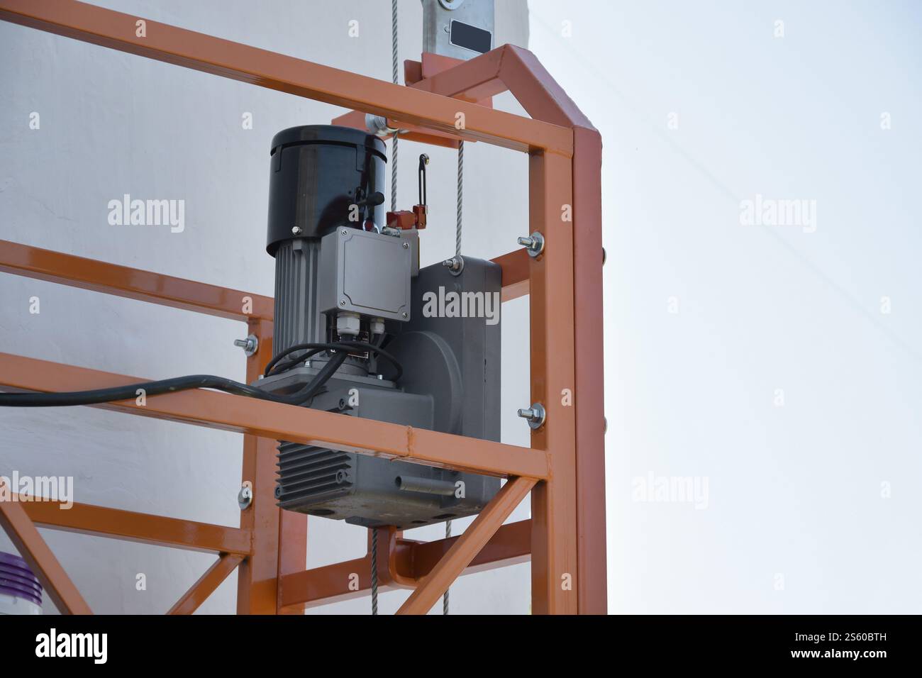 Hoist supply and safety lock as part of suspended wire rope platform ...
