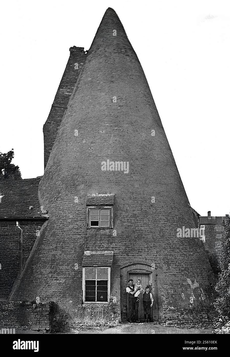 The Round House at Horsehay in Shropshire 1947 a former kiln being used as home until it was demolished in 1970s Stock Photo