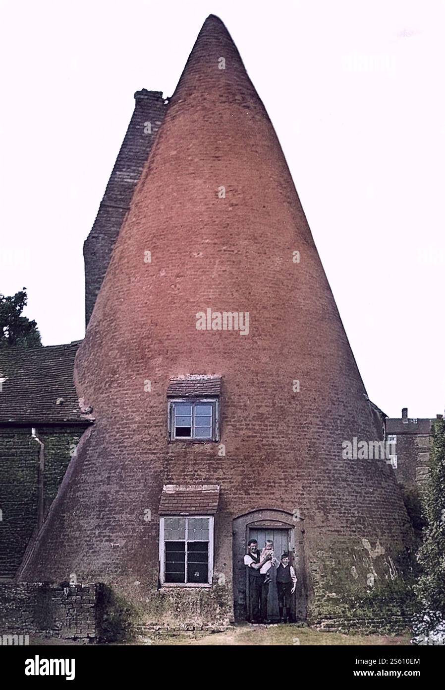 The Round House at Horsehay in Shropshire 1947 a former kiln being used as home until it was demolished in 1970s Stock Photo